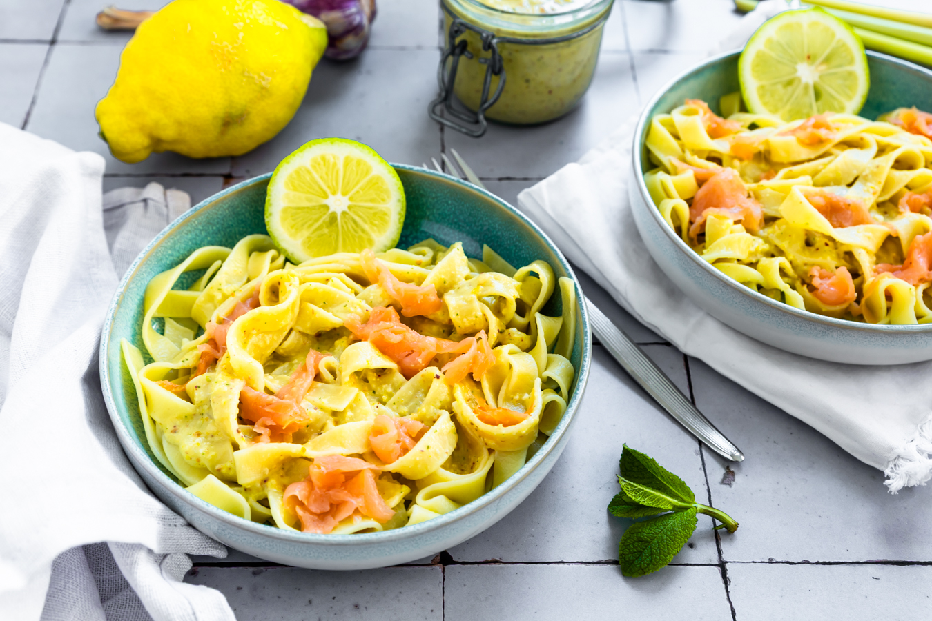 Tagliatelle mit Zitronenpesto und Räucherlachs